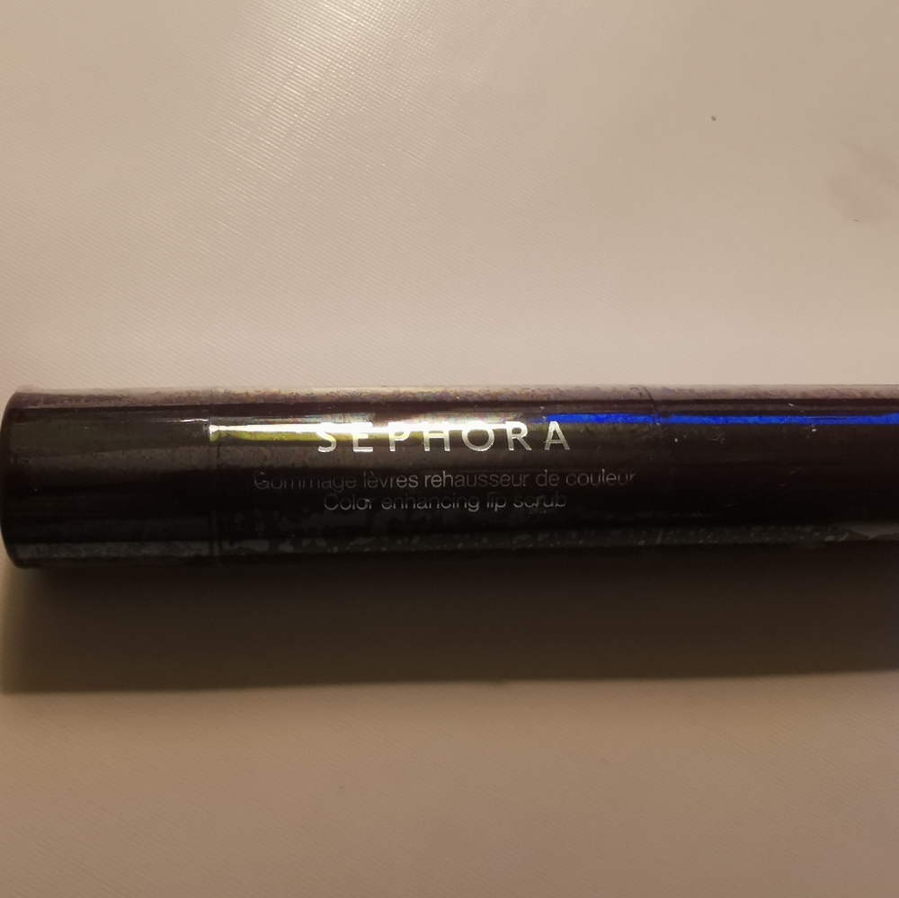 Color enhancing lip oil in 01 pH Berry